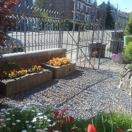 B&B Au Jardin Fleuri Marche-en-Famenne Exteriör bild