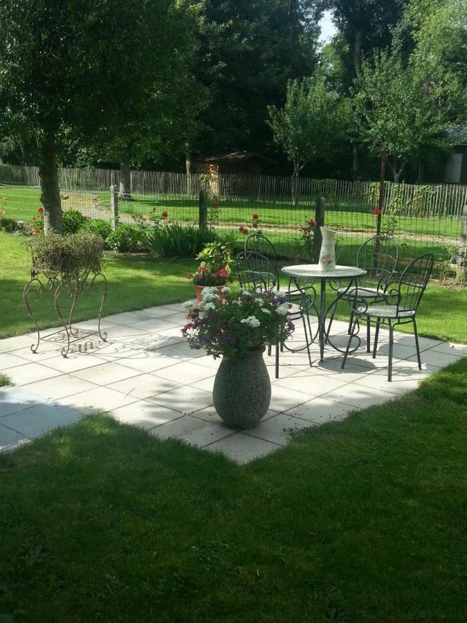 B&B Au Jardin Fleuri Marche-en-Famenne Exteriör bild
