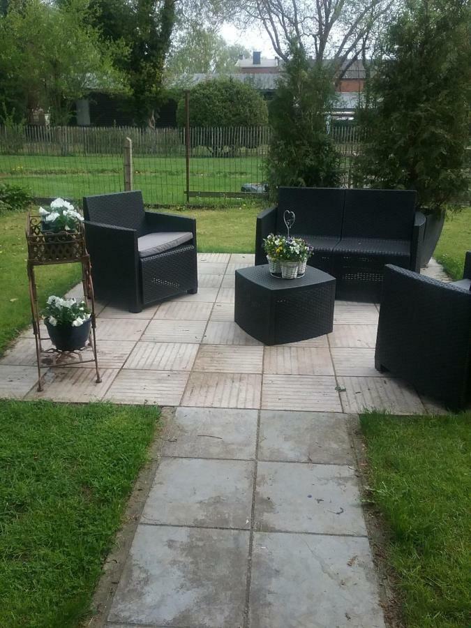 B&B Au Jardin Fleuri Marche-en-Famenne Exteriör bild