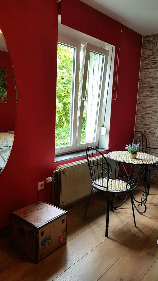 B&B Au Jardin Fleuri Marche-en-Famenne Exteriör bild