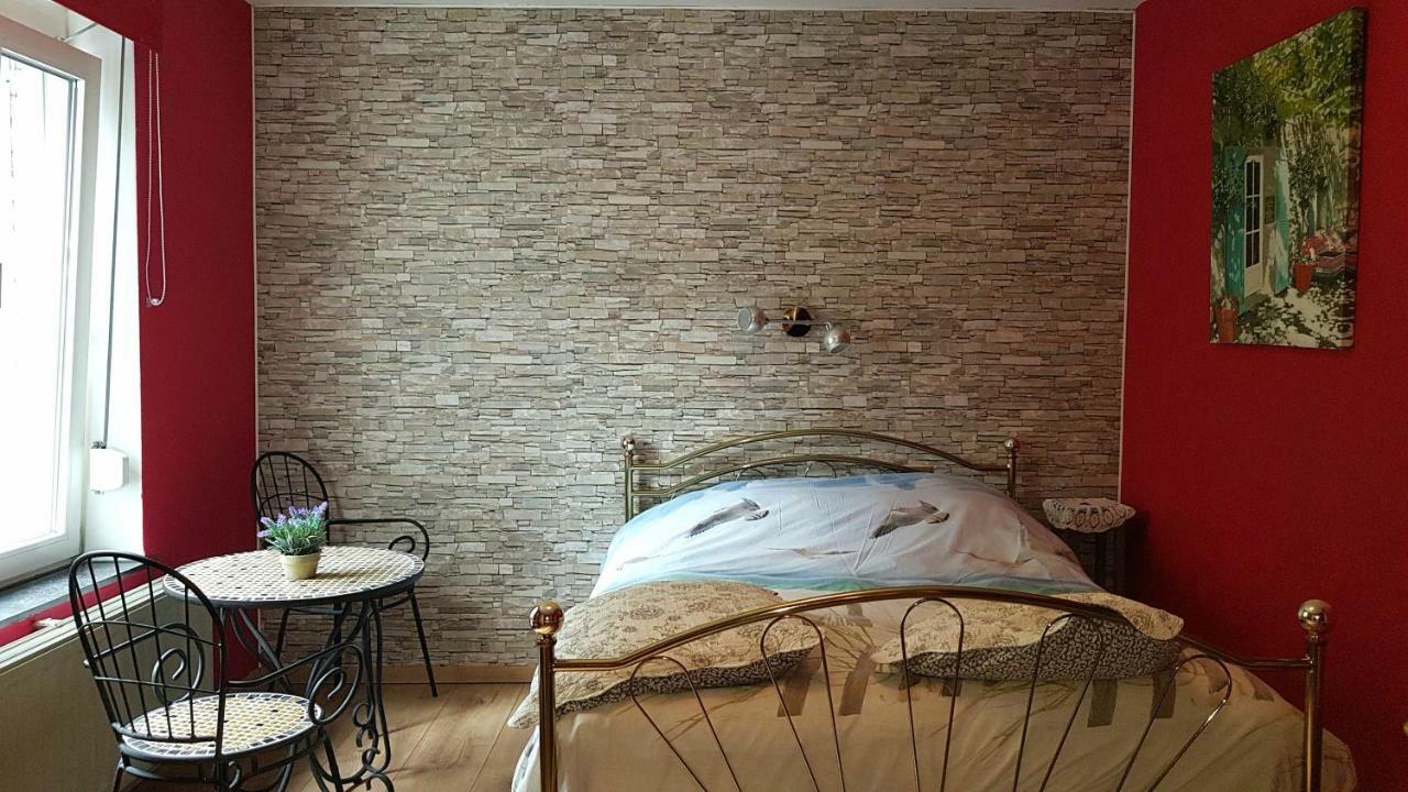 B&B Au Jardin Fleuri Marche-en-Famenne Exteriör bild